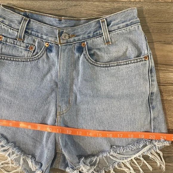 Levi's vintage 505 Blue Jean Shorts with Frayed Hem - Picture 9 of 10